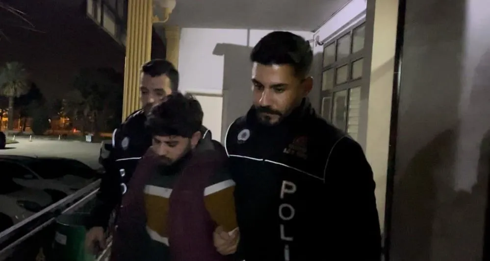 Saklambaç oynayan kapkaççıyı, polis sobeledi...O anlar kamerada