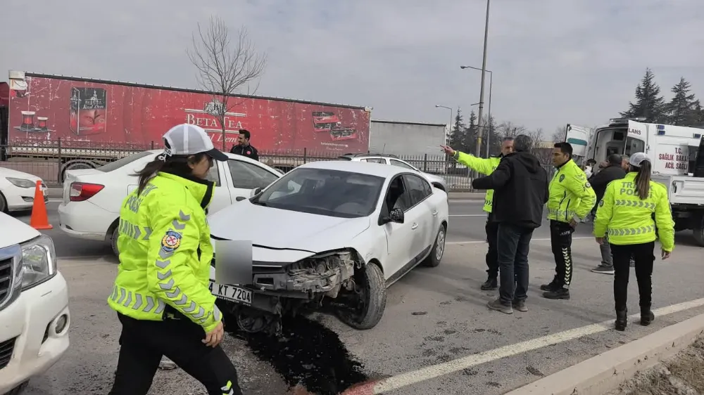 İnegöl’de otomobiller çarpıştı: 2 yaralı