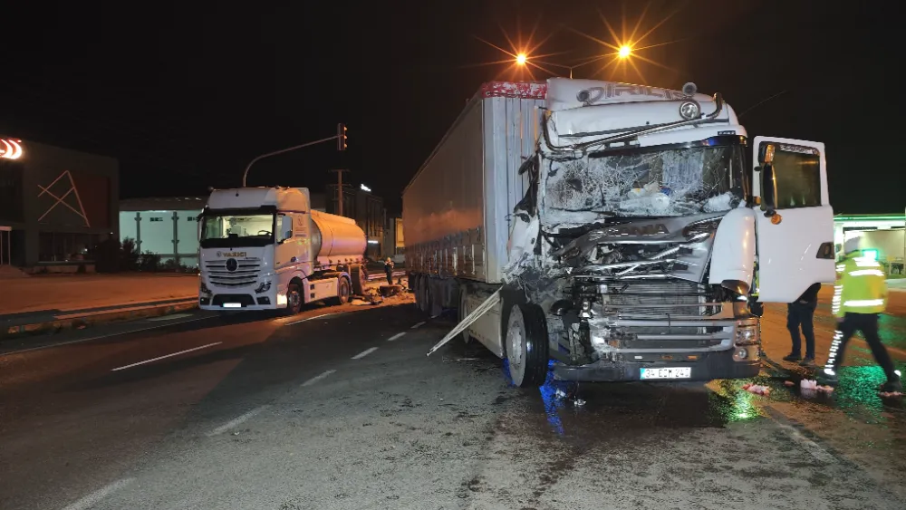 İnegöl Girişinde Tır Kazası: Yol 2 Saat Kapalı Kaldı