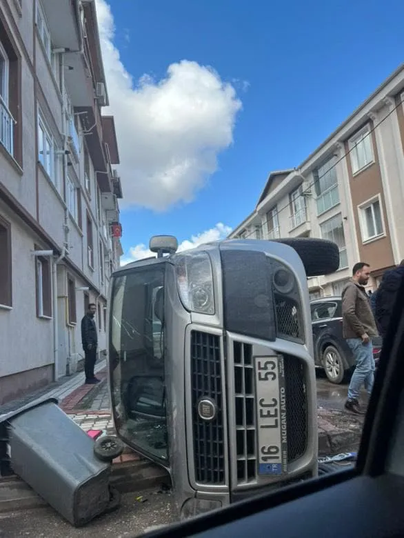 İnegöl’de Korkutan Kaza: Otomobil Devrildi!