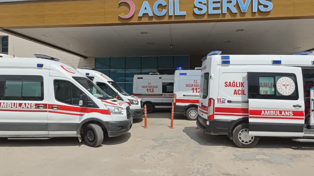İnegöl Devlet Hastanesi Önündeki Ambulans Yoğunluğu Panik Yarattı
