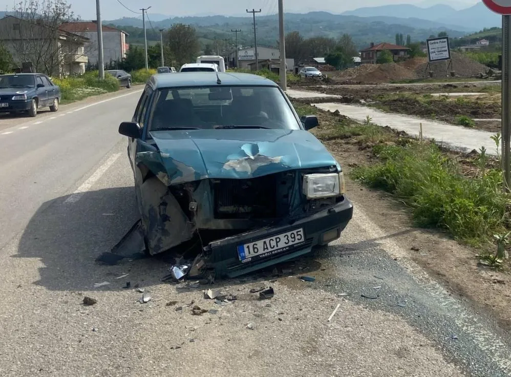 Traktör ile otomobil çarpıştı: 1