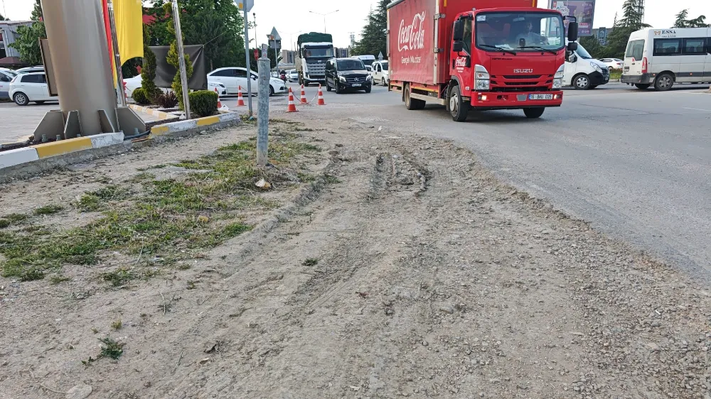 İnegöl’de Çukur Tehlikesi Sürücüleri Zorluyor