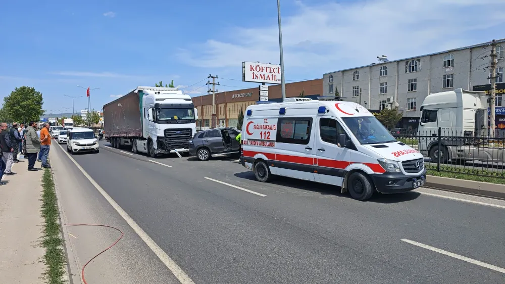 İnegöl girişinde trafik kazası: 1 yaralı, yol geçici süreliğine kapandı