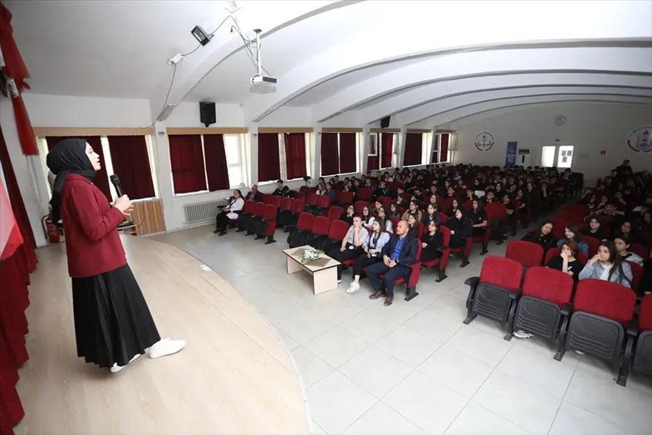 İnegöl’deki Öğrencilere “Dijital Güvenlik” Semineri