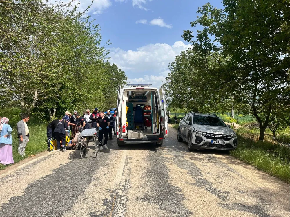 Motosiklet ile otomobil çarpıştı, 66 yaşındaki sürücü hastaneye kaldırıldı