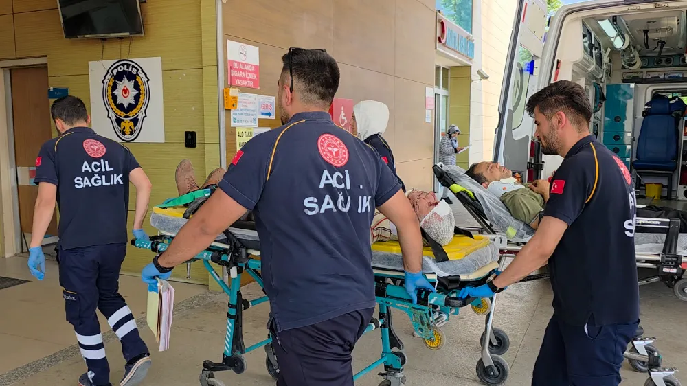 İnegöl’de Kırsal Yolda Kaza: Yaralılar Hastaneye Kaldırıldı