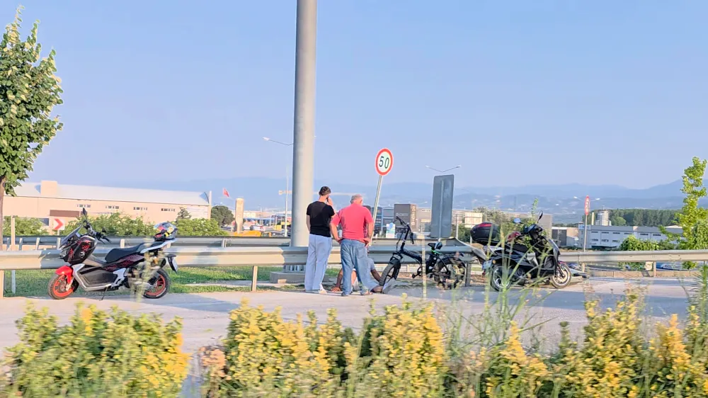 İnegöl’de Servis Minibüsü Bisikletliyi Sıkıştırdı: 1 Yaralı