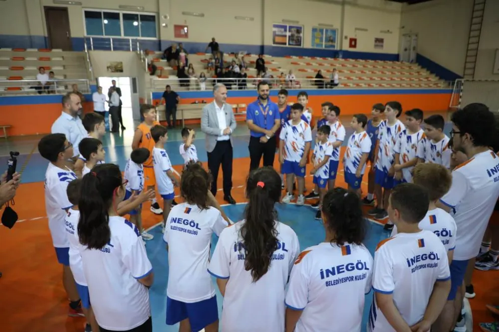 İnegöl Belediyesi Yaz Spor Okullarında 1.792 Çocuk Sporla Buluştu