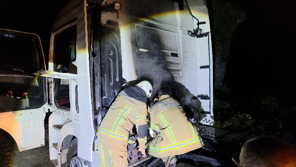 İnegöl’de Seyir Halindeki Tır Alev Aldı