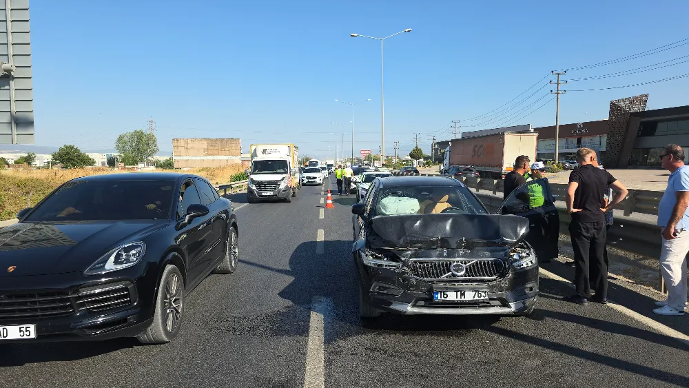 İnegöl Girişinde Zincirleme Kaza: 3 Araç Çarpıştı, 1 Yaralı