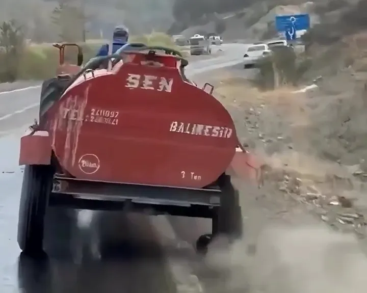 Patlak Lastikle Yangına Su Taşıdı: Helal Olsun Be Amcam!