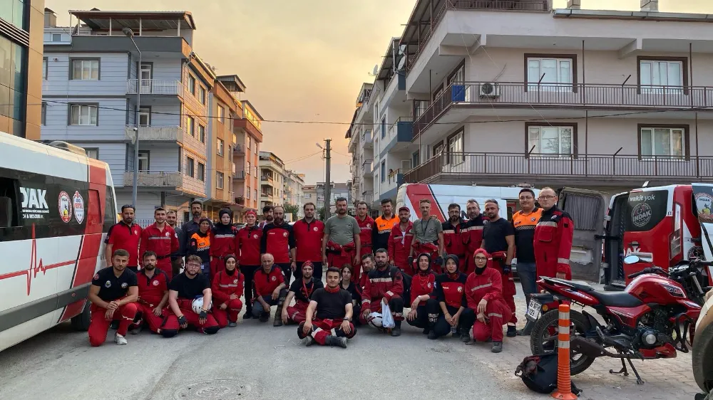 Afet Gönüllülerinden Anlamlı Mesaj: “İnegöl İçin Nöbetteyiz”