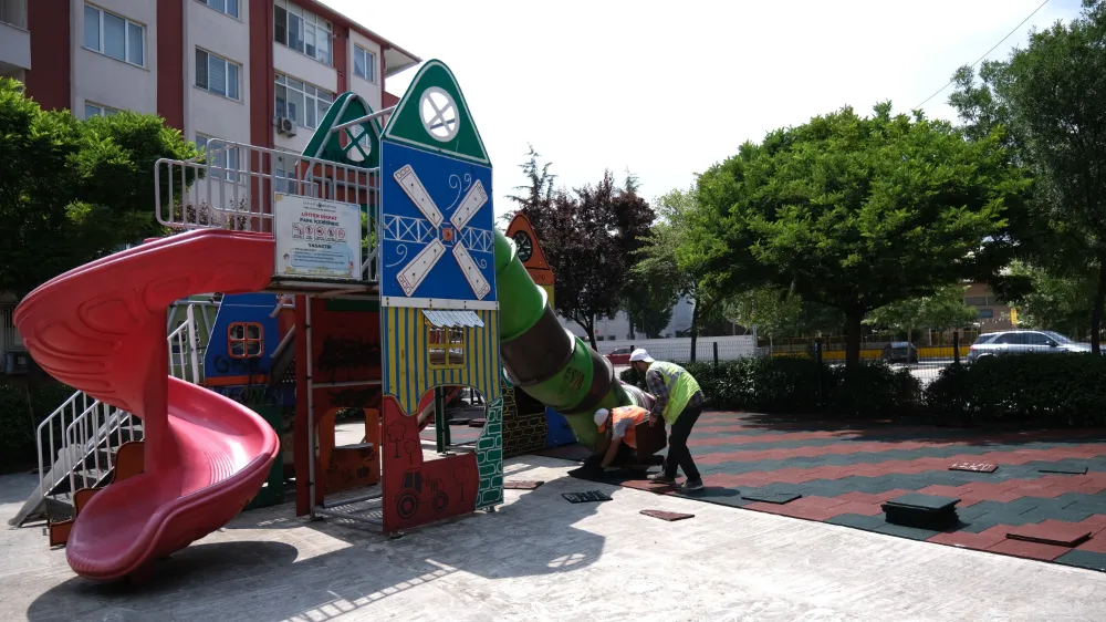 İnegöl’de 7 Mahallede 22 Parkın Zemini Yenileniyor