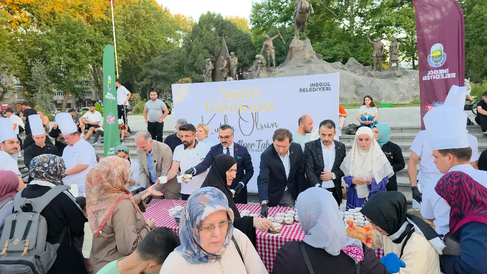 İnegöl Belediyesi’nden 3 Bin Kişilik Aşure İkramı