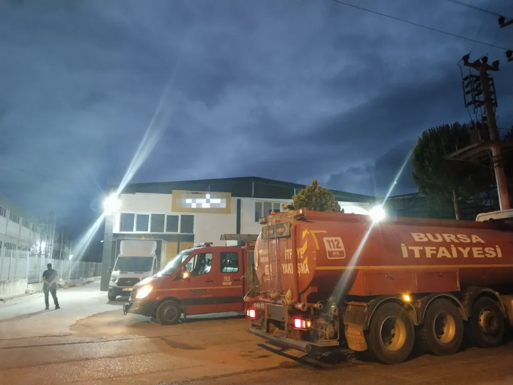 İnegöl’de sandalye fabrikasında yangın paniği