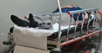 Bursa’da kamyonet beton direğe çarptı: 3 yaralı