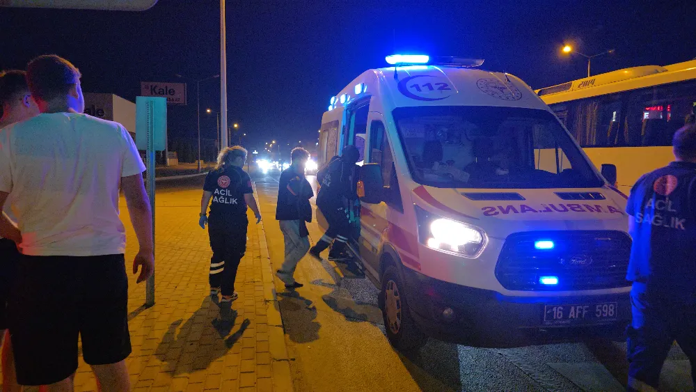 İnegöl Fulla Kavşağı’nda motosiklet otomobile çarptı