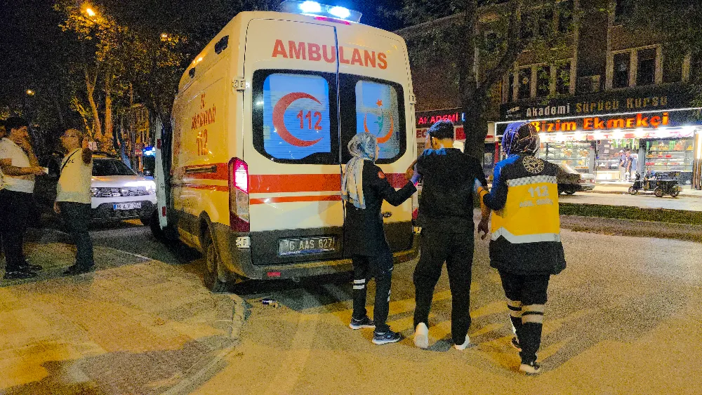 İnegöl’de hız tümseğinde kaza: Motosiklet otomobile çarptı
