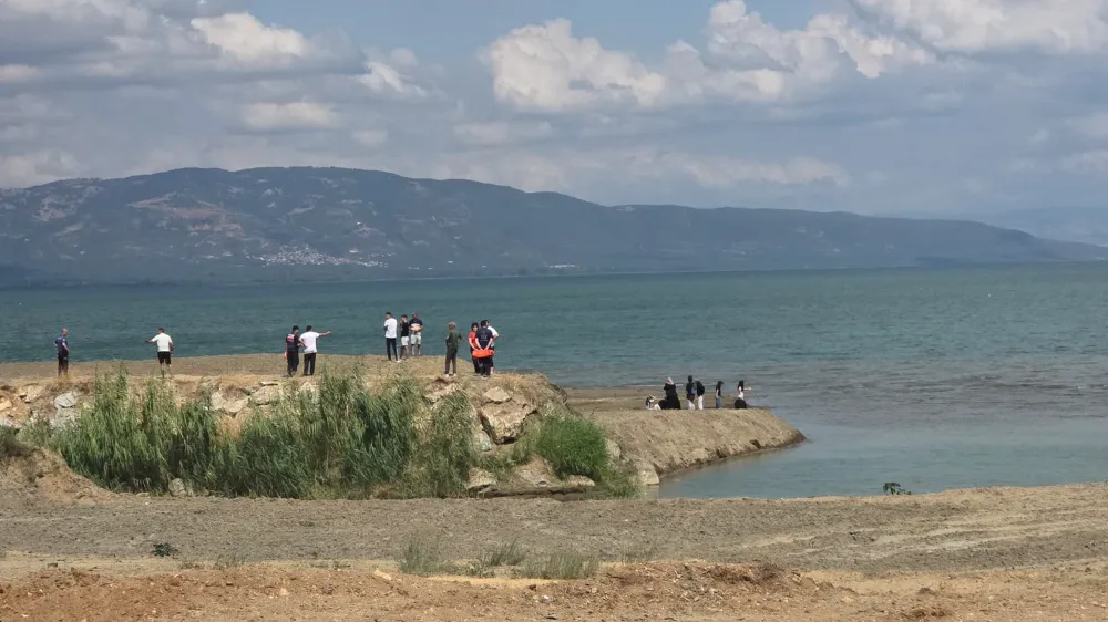 Bursa’da gölde kaybolan çocuk için arama çalışmaları sürüyor