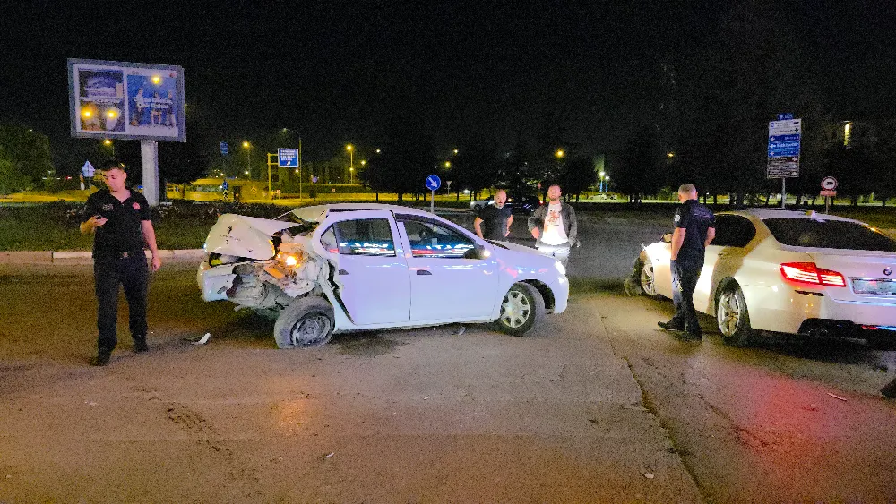 İnegöl’de zincirleme kaza: Araçlarda ciddi hasar oluştu